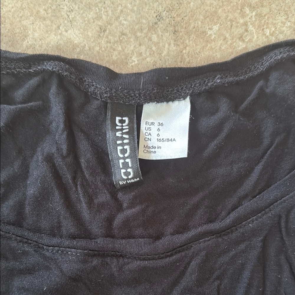 H&M Black Oversized Boxy T-Shirt - Picture 2 of 2
